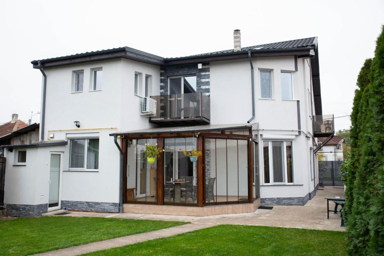 Green Apartments Oradea Exterior photo